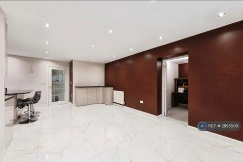 4 bedroom detached house to rent, Vine Lane, Birmingham, B27