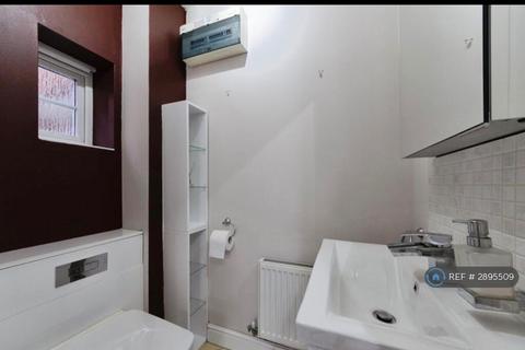 4 bedroom detached house to rent, Vine Lane, Birmingham, B27