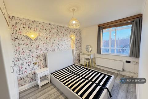 1 bedroom flat to rent, Century House, London, SW16