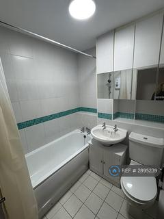 1 bedroom flat to rent, Century House, London, SW16