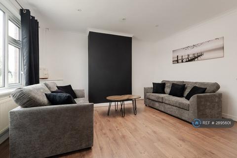 3 bedroom semi-detached house to rent, Macdonald Avenue, Bolton, BL4