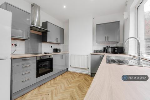 3 bedroom semi-detached house to rent, Macdonald Avenue, Bolton, BL4