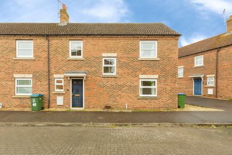 3 bedroom end of terrace house for sale, Arncott Way, Aylesbury