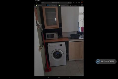 1 bedroom in a house share to rent, Westminster Ave, Croydon, CR7