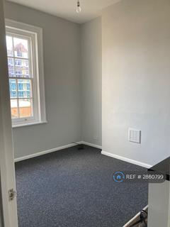 1 bedroom flat to rent, High Street, Gravesend, DA11