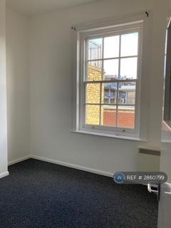 1 bedroom flat to rent, High Street, Gravesend, DA11