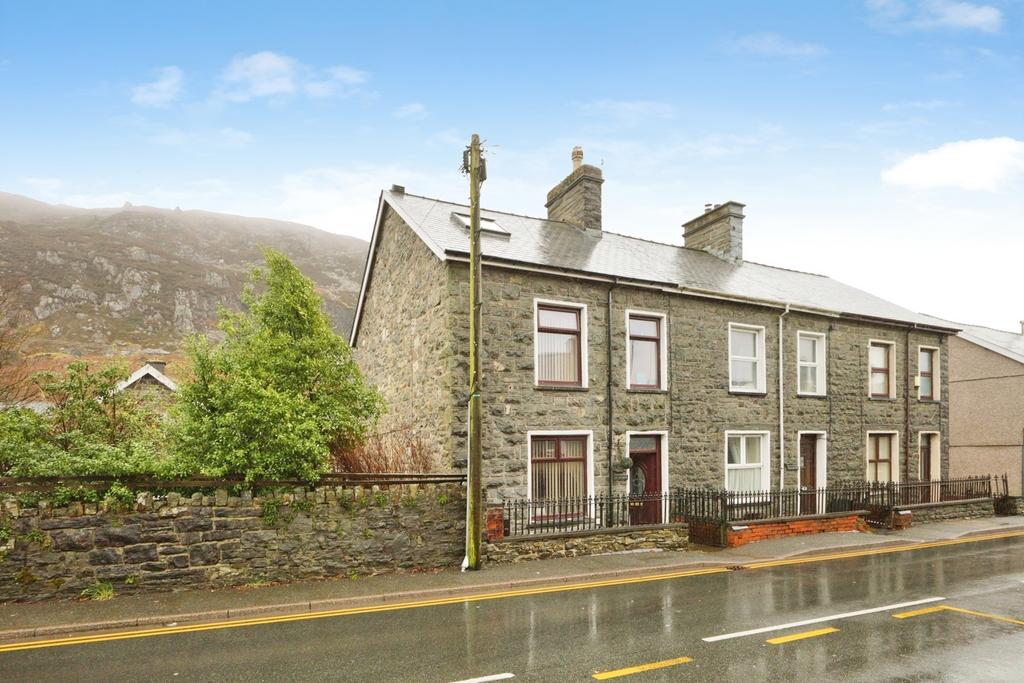 4 bedroom end of terrace house for sale