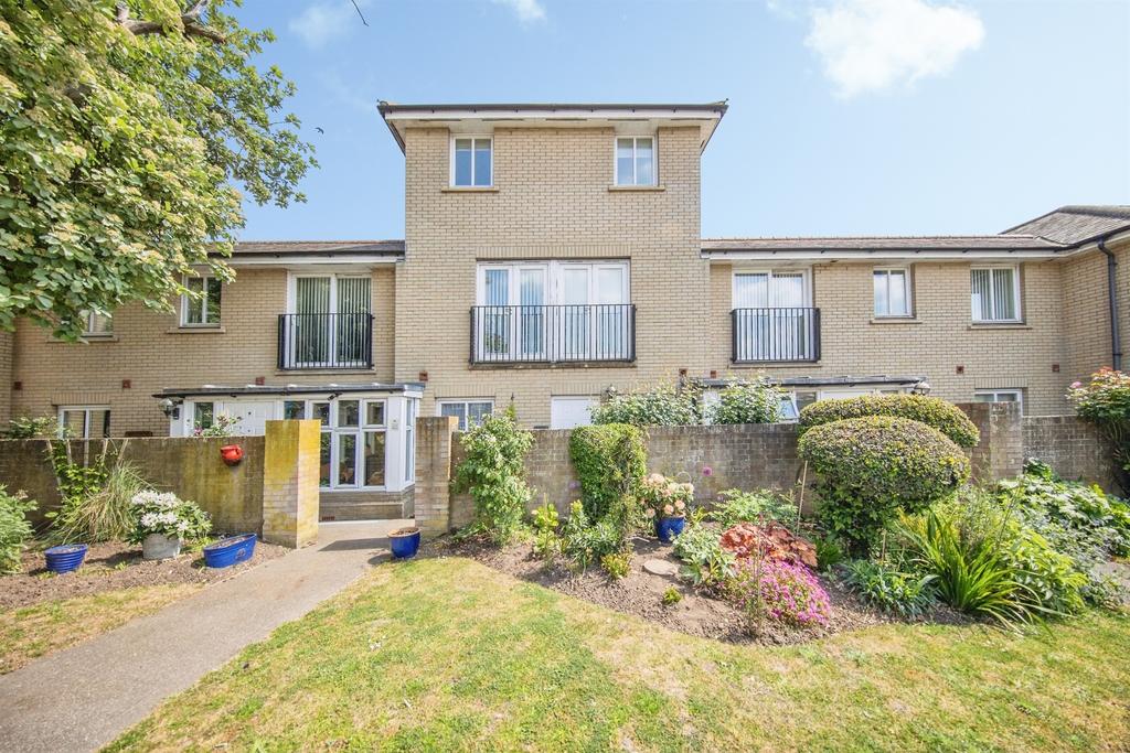 Detached house exterior, garden