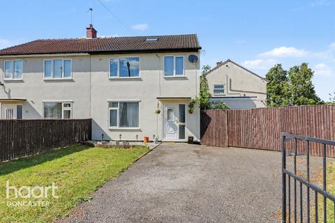 3 bedroom semi-detached house for sale - Macaulay Crescent, Armthorpe, Doncaster