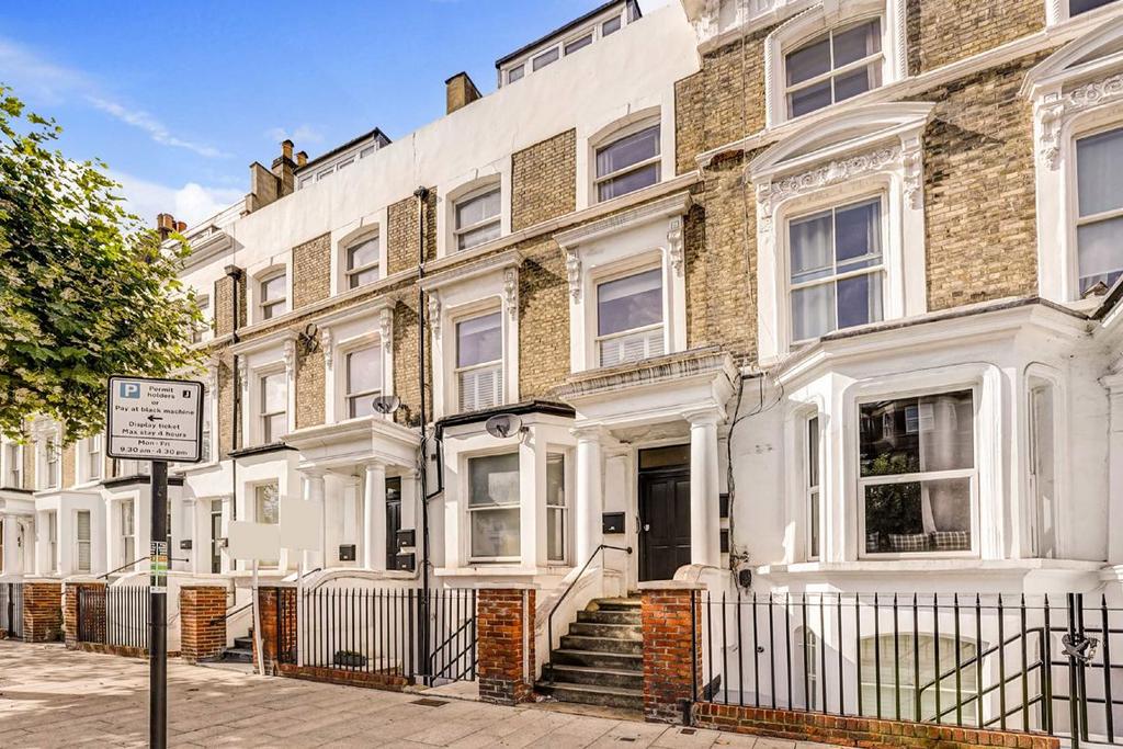 St. John's Hill, London SW11 1 bed flat - £2,250 pcm (£519 pw)