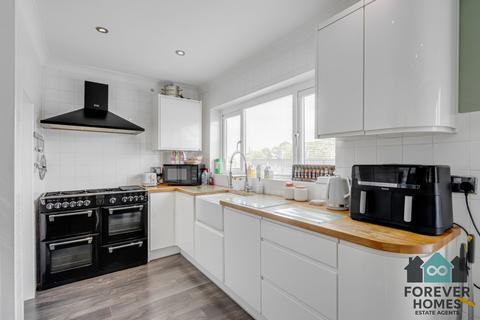 3 bedroom semi-detached house for sale, Bainton Drive, Barnsley, S70