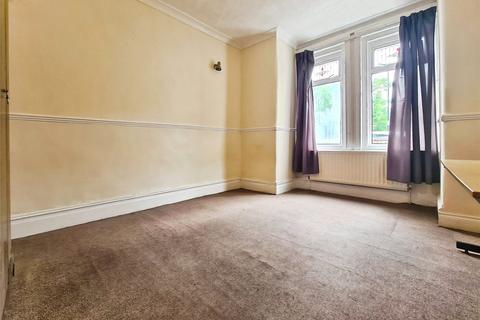 3 bedroom terraced house to rent, Livingstone Road, Hampshire SO14