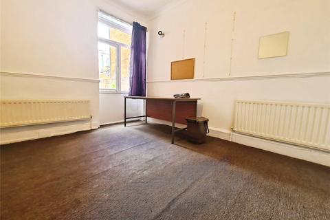 3 bedroom terraced house to rent, Livingstone Road, Hampshire SO14