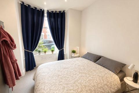 2 bedroom flat to rent, Winter Road, Hampshire PO4