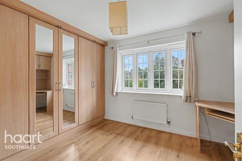 Principal Close, London