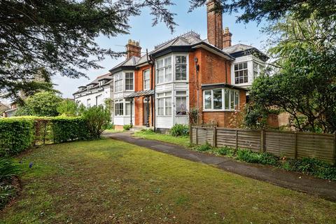 2 bedroom flat for sale, London Road, Surrey GU1