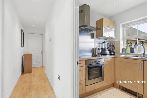 2 bedroom apartment for sale, Tomswood Hill, Hainault, IG6
