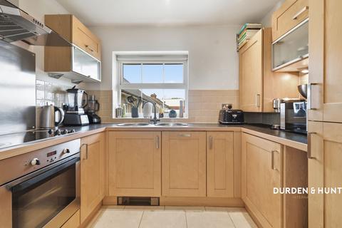 2 bedroom apartment for sale, Tomswood Hill, Hainault, IG6