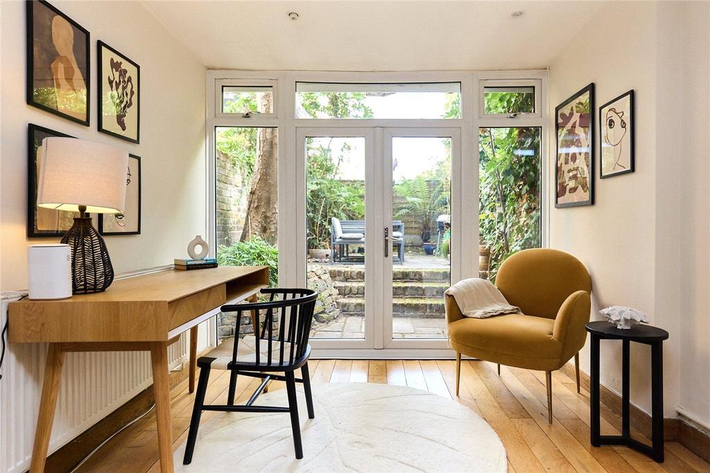 Apartment in London - More