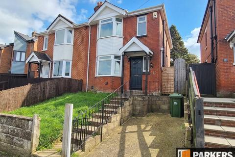 3 bedroom semi-detached house to rent, King Georges Avenue, Shirley