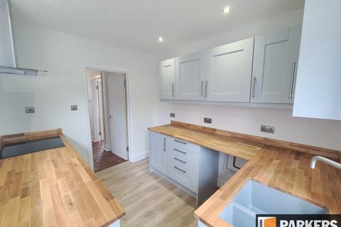 3 bedroom semi-detached house to rent, King Georges Avenue, Shirley