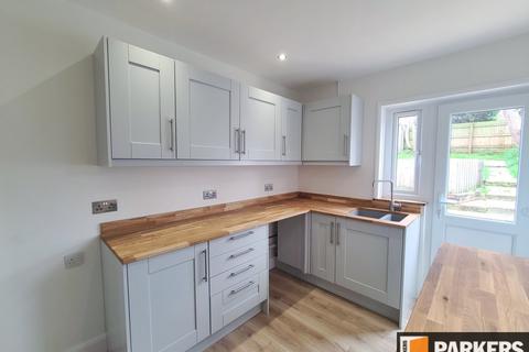 3 bedroom semi-detached house to rent, King Georges Avenue, Shirley