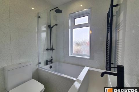 3 bedroom semi-detached house to rent, King Georges Avenue, Shirley