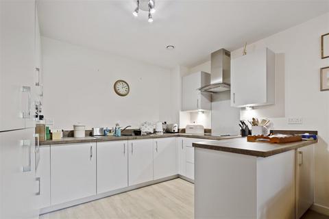 2 bedroom apartment for sale, Summer Court, Ilkley LS29