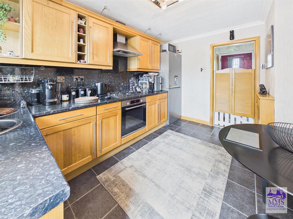 The Tideway, Rochester 2 bed end of terrace house - £290,000