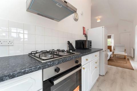 Studio to rent, 1819L Smiths Place, Edinburgh, EH6 8NT