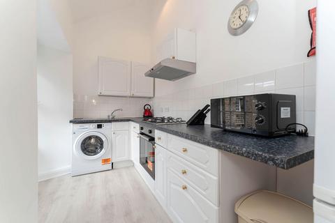 Studio to rent, 1819L Smiths Place, Edinburgh, EH6 8NT