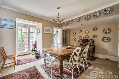 2 bedroom end of terrace house for sale, High Street, Wargrave, Reading