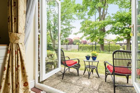 2 bedroom flat for sale, Greenfields, Middleton-On-Sea, PO22