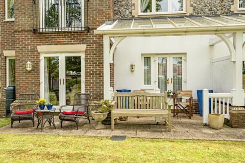 2 bedroom flat for sale, Greenfields, Middleton-On-Sea, PO22