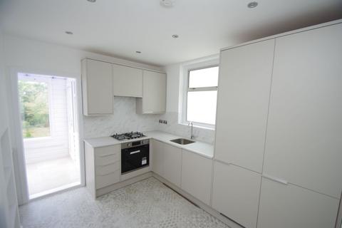 2 bedroom bungalow to rent, Lyndhurst Gardens, Pinner, HA5