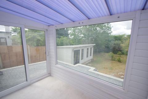 2 bedroom bungalow to rent, Lyndhurst Gardens, Pinner, HA5