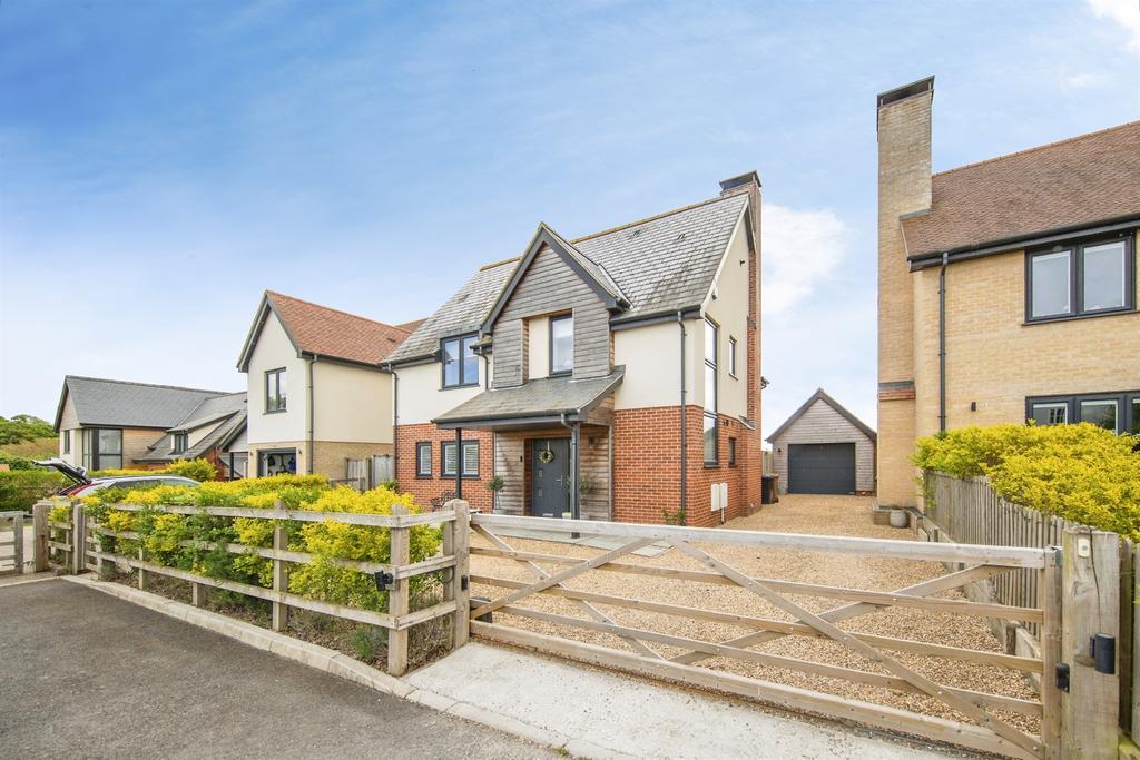 3 bedroom detached house for sale