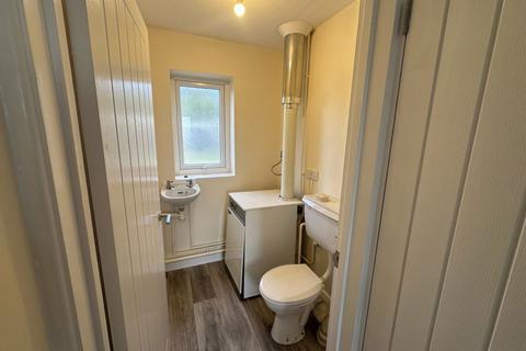 2 bedroom semi-detached house to rent, WIGGENHALL ST MARY