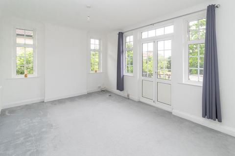 Glendale Avenue, Edgware, HA8