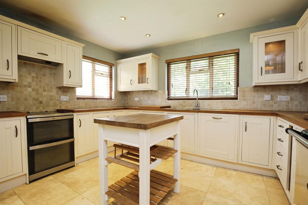 4 bedroom detached bungalow for sale