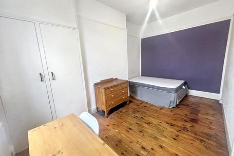 undefined, First Avenue, Heaton, Newcastle upon Tyne, Tyne and Wear, NE6 5YE