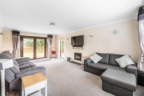 4 bedroom detached house for sale, MILTON WAY, FETCHAM, KT22