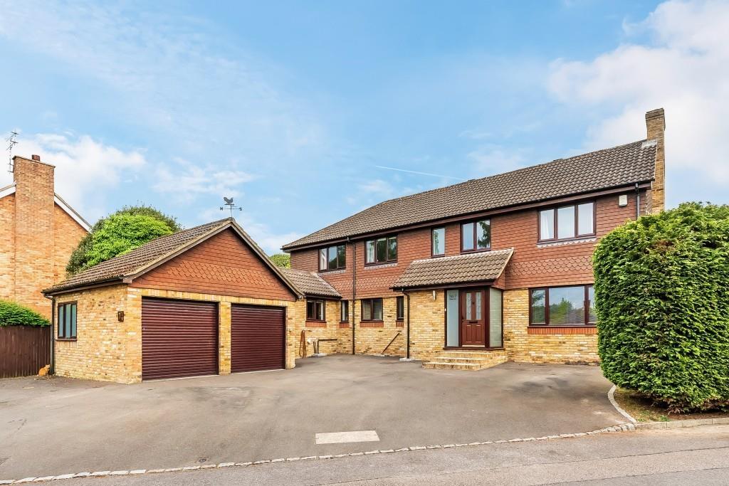 Detached house exterior, driveway, garage
