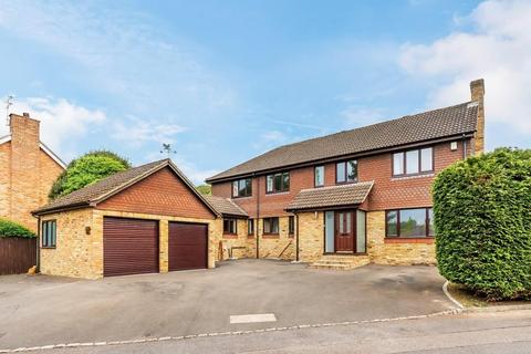 MILTON WAY, FETCHAM, KT22