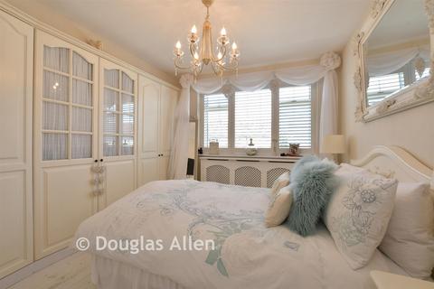 3 bedroom end of terrace house for sale, Fields Park Crescent, Chadwell Heath RM6