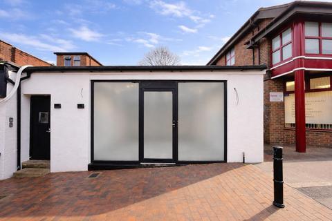 Restaurant to rent, 1-3 Eleanors Cross Dunstable LU6 1SU