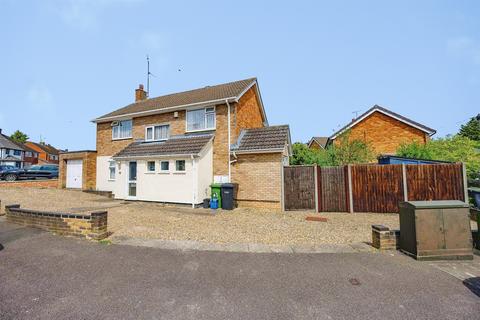4 bedroom detached house for sale, Rosslyn Crescent, Luton