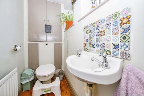 4 bedroom detached house for sale, Rosslyn Crescent, Luton