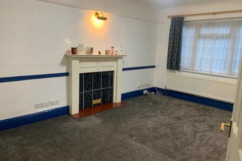2 bedroom flat for sale, Bellamy Drive, Belmont, HA7
