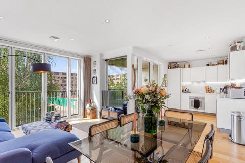 2 bedroom flat for sale, Murrain Road, London, N4